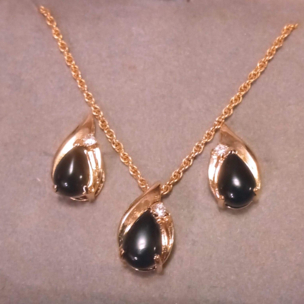 Earings & necklace set